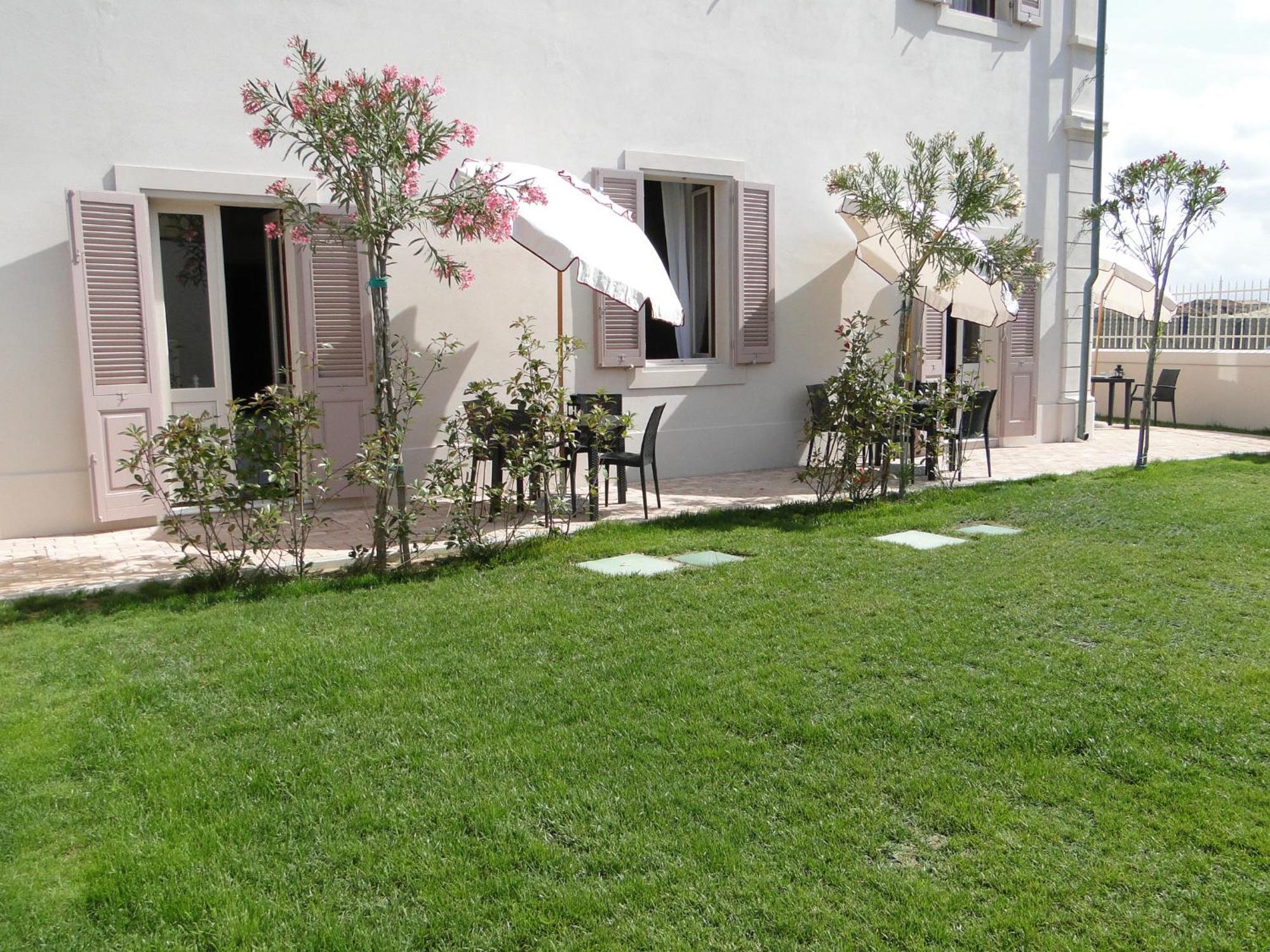 Villino Ermione Hotel Marina Di Pisa Exterior photo